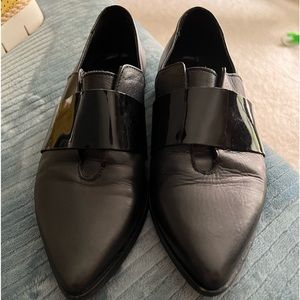 Beautiful black sleek Italian made flats. Size 37